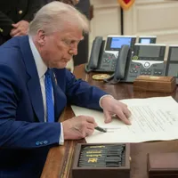 „Cardul de aur” al lui Trump de intrare în SUA. Câte mii de dolarii trebuie să dea bogații? - Foto: Profimedia Images (imagine cu rol ilustrativ)