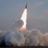 Coreea de Nord a lansat o nouă rachetă balistică peste Japonia. Mai multe zone evacuate - FOTO: Profimedia