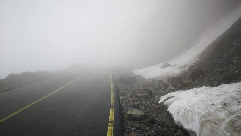 Zăpada ține închisă Transalpina, între Rânca şi Obârşia Lotrului - Foto: Ministerul Transporturilor (cu rol ilustrativ)