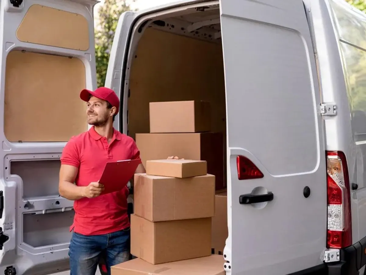 Faci transport internațional cu duba de 2,5-3,5 tone? De la 1 iulie 2026, trebuie să ai tahograf, ca TIR-urile