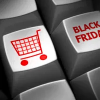 Sondaj: peste 50% dintre români intenţionează să cumpere cel puţin un produs de Black Friday. / Foto: bizbrasov.ro