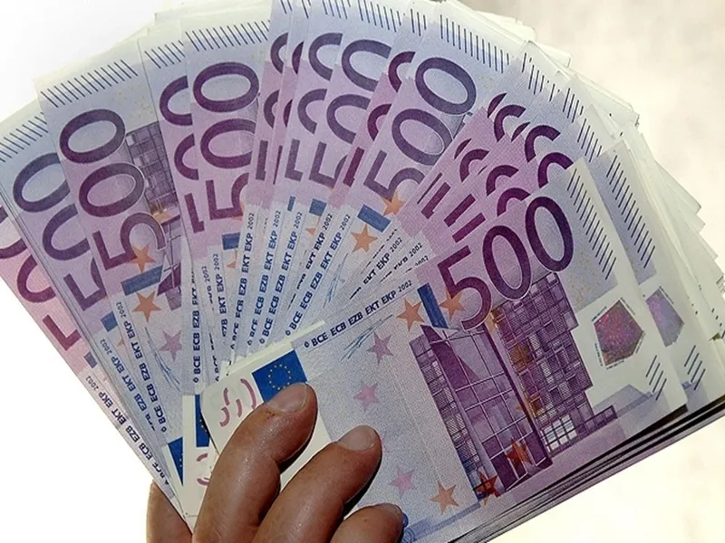 Cum a reușit o tânără să câștige 3.000 euro doar cu ajutorul unei aplicații. Nu a ieșit din casă - Foto: Profimedia