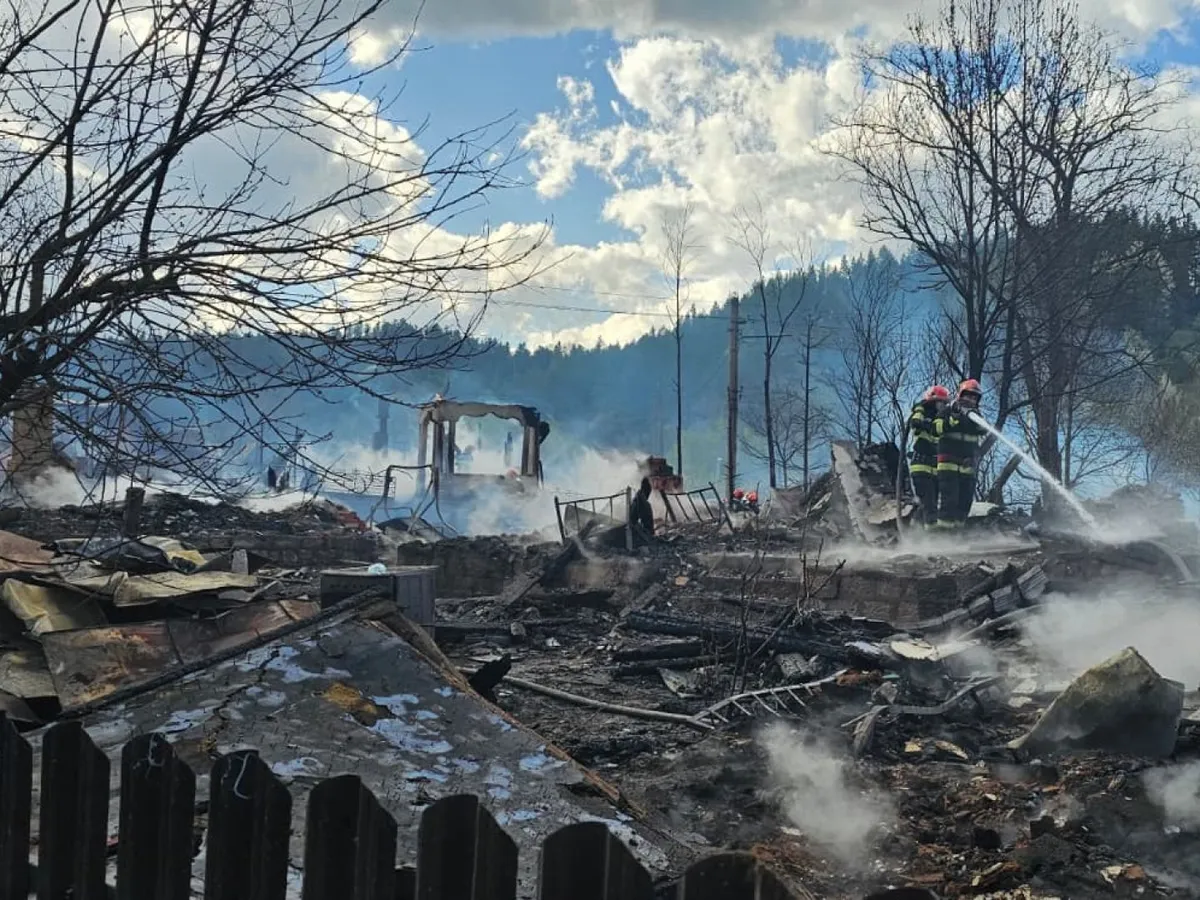 Premierul Ilie Bolojan anunță că Guvernul acordă ajutoare familiilor afectate de incendiul din Soveja