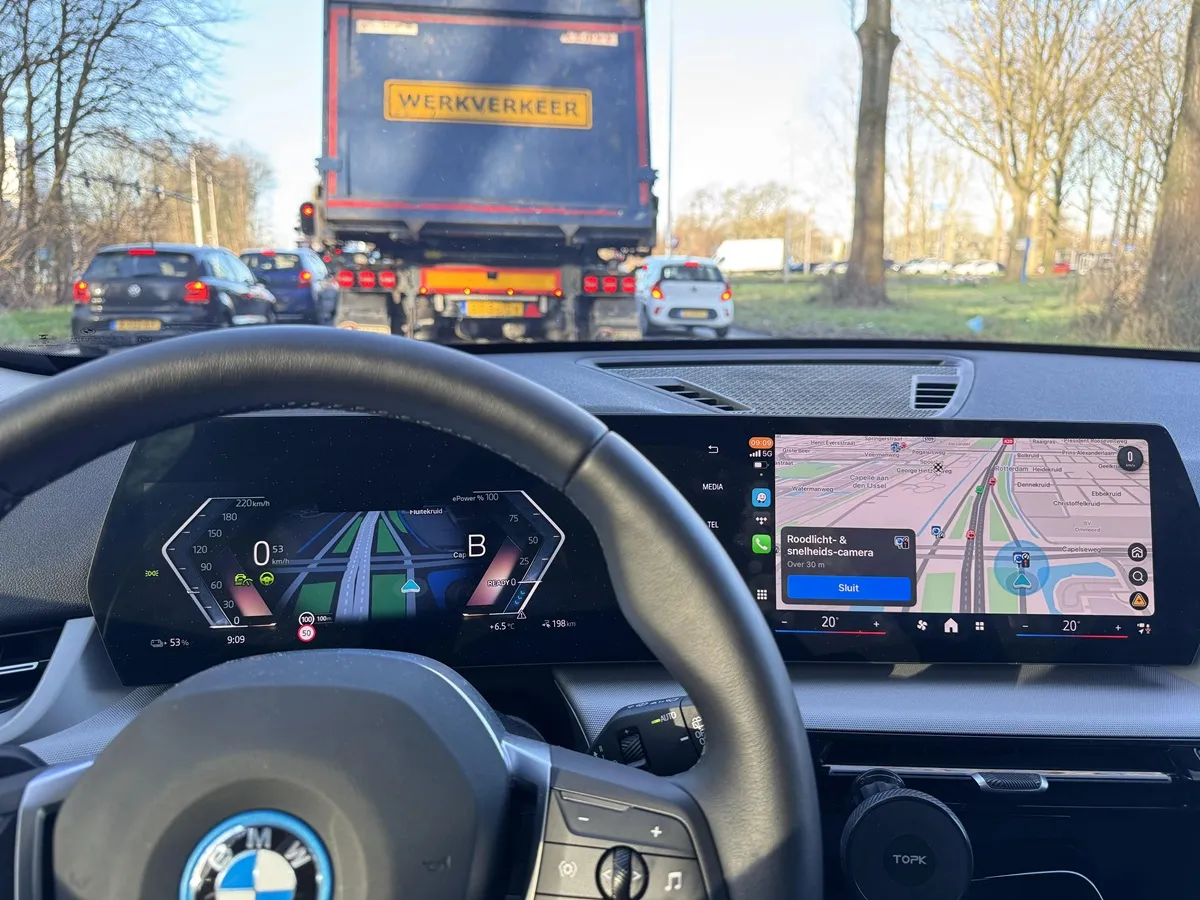 Nou funcție utilă, pentru șoferii care folosesc Waze. Doar posesorii de 4 mărci de mașini au acces - Foto: reddit.com