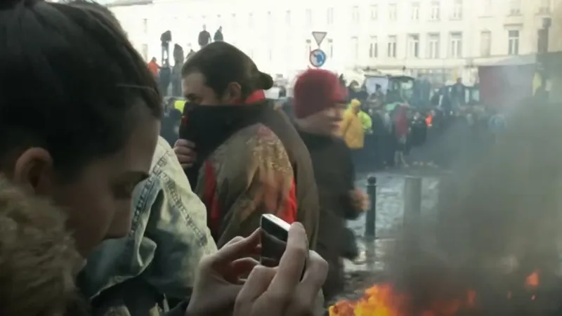 Fermierii protestează la Bruxelles Foto: captură video