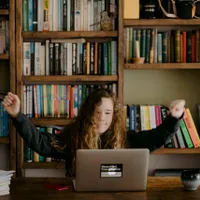 Părinții pot primi ajutor de la stat dacă orele se fac online. Care sunt condițiile/FOTO: Unsplash