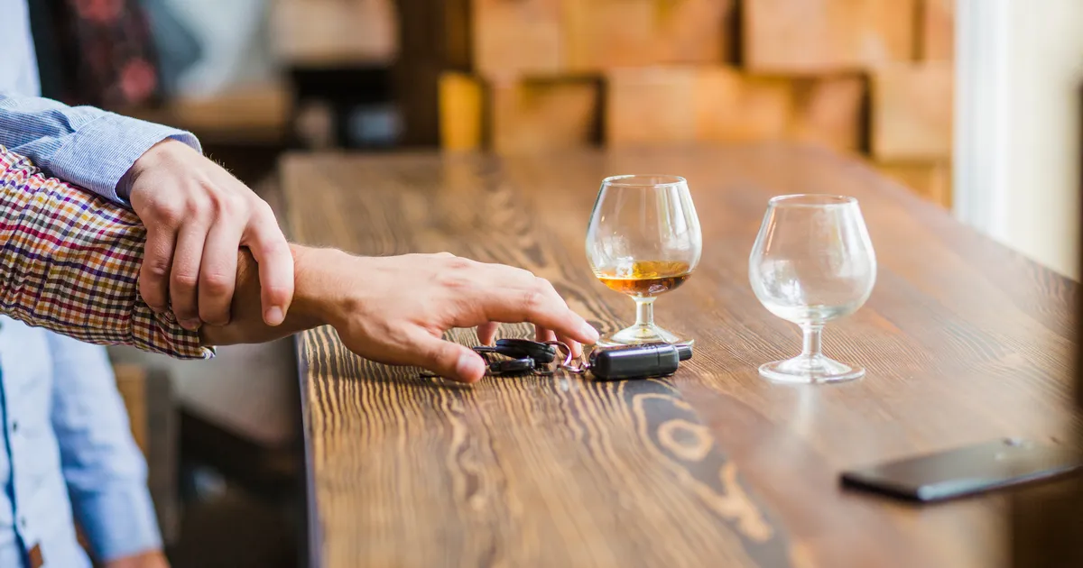 Calculator online de alcoolemie. Un „păhărel” de Sărbători la volan? Nu! Și la 0,2 la mie apar probleme! • Newsweek România