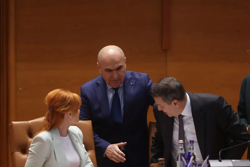 Premierul Ilie Bolojan şi preşedintele PSD, Sorin Grindeanu - Foto: INQUAM PHOTOS/George Călin