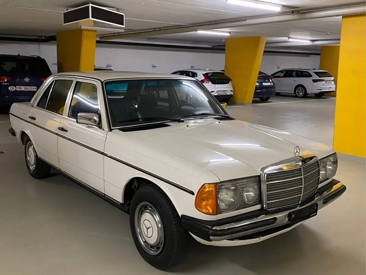 FOTO Dovada că mitul „bătrânicii” e adevărat. Cu cât se vinde un Mercedes „Cobra” de 45 de ani cu 130.000 km