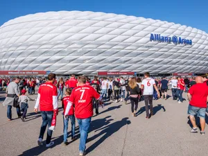 Tot mai multe stadioane sunt denumite după sponsori. Allianz are numele pe șapte stadioane. Foto Allianz Arena Official