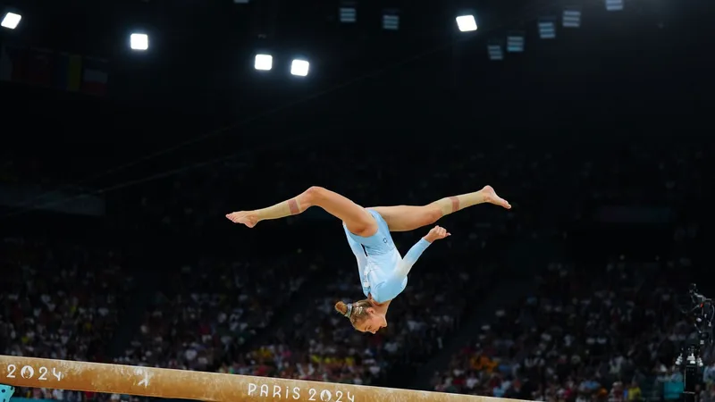 Sabrina Maneca Voinea, pe locul 8 în finala de la bârnă. Simone Biles a ratat și ea podiumul - Foto: Profimediaimages.ro