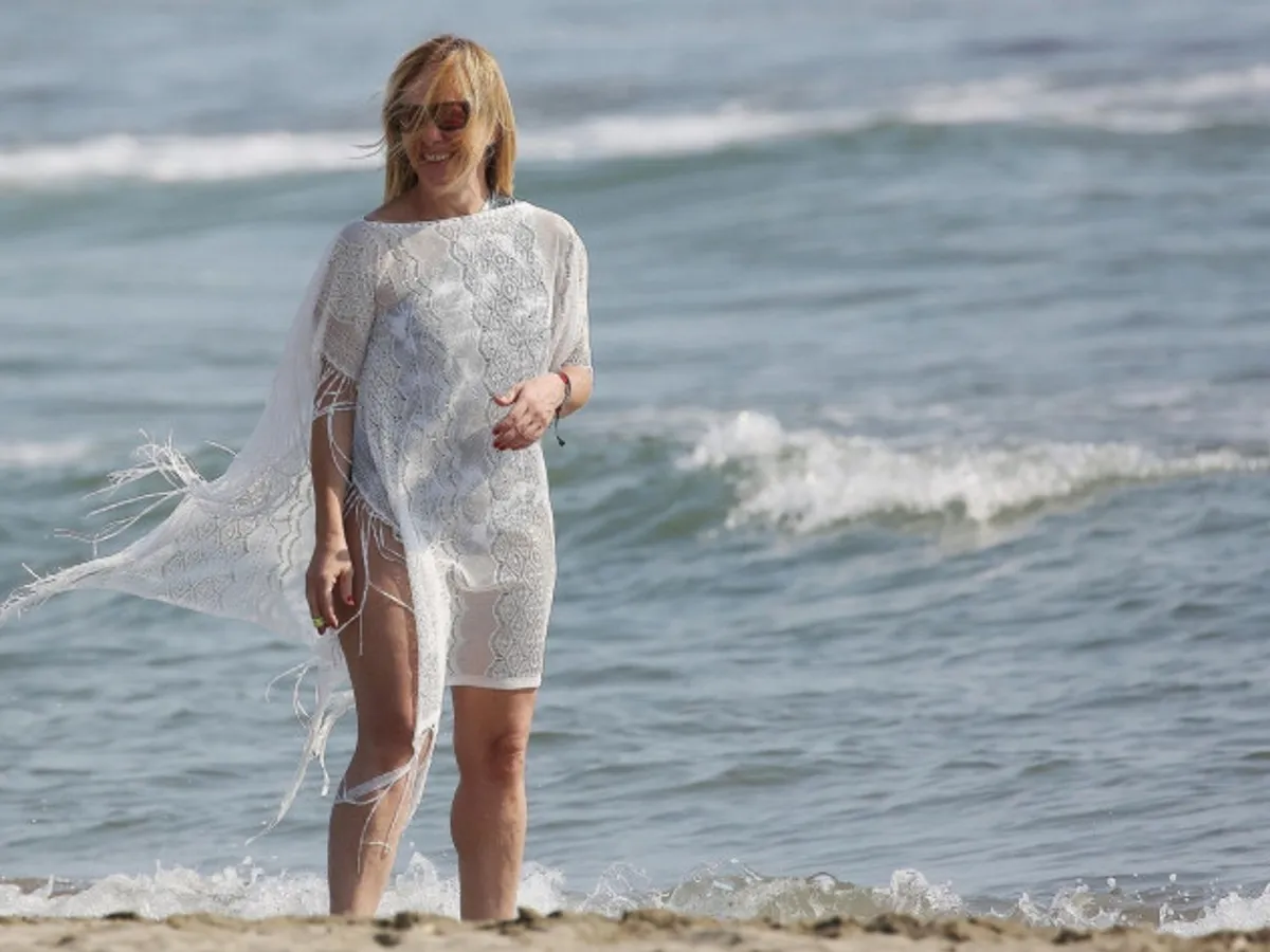Imagini cu Giorgia Meloni pe plajă. Cum s-a relaxat împreună cu partenerul înaintea alegerilor din Italia Foto: Profimediaimages