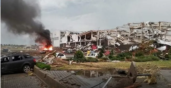 Un sat din Cehia a fost devastat de tornadă. FOTO: Captură video