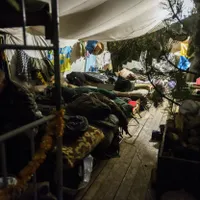O tânără ucraineancă care se adăpostea într-un beci alături de alte 31 de persoane a născut o fetiță/FOTO: Profimedia
