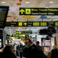 Sistemul de aer condiționat al Aeroportului Otopeni a picat. Călătorii fac „saună” gratis - Foto: INQUAM Photos / Goerge Călin
