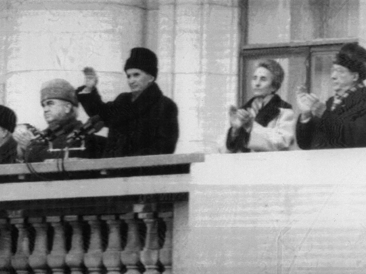 21 Decembrie 1989: Ultimul miting de sprijinire a dictatorului Nicolae Ceaușescu. Românii huiduie - Foto: Profimedia Images