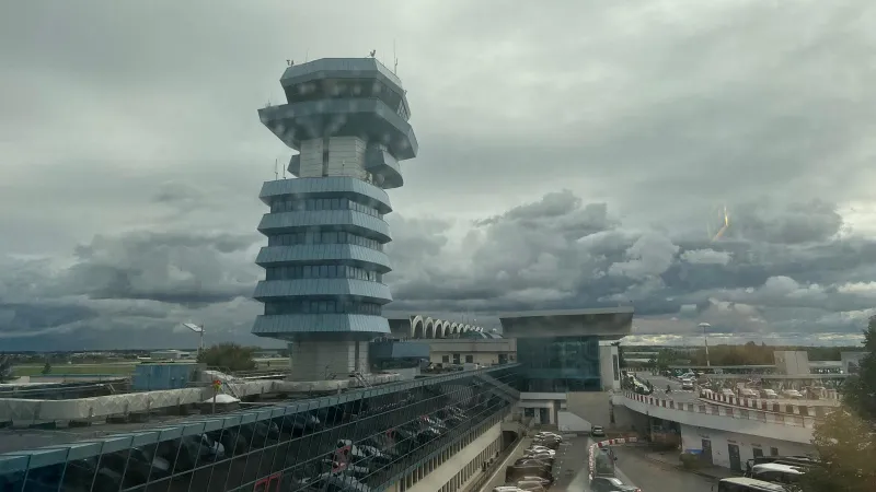 Bagaje pierdute pe Aeroportul ”Henri Coandă” București, vândute la 9,93 lei. Explicațiile oficiale - Foto: Facebook/ Bucharest Airports