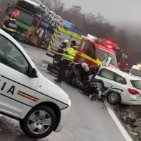 Accident groaznic, pe Dealul Negru. Un șofer de 28 de ani s-a înfipt într-un TIR - Foto: captură video