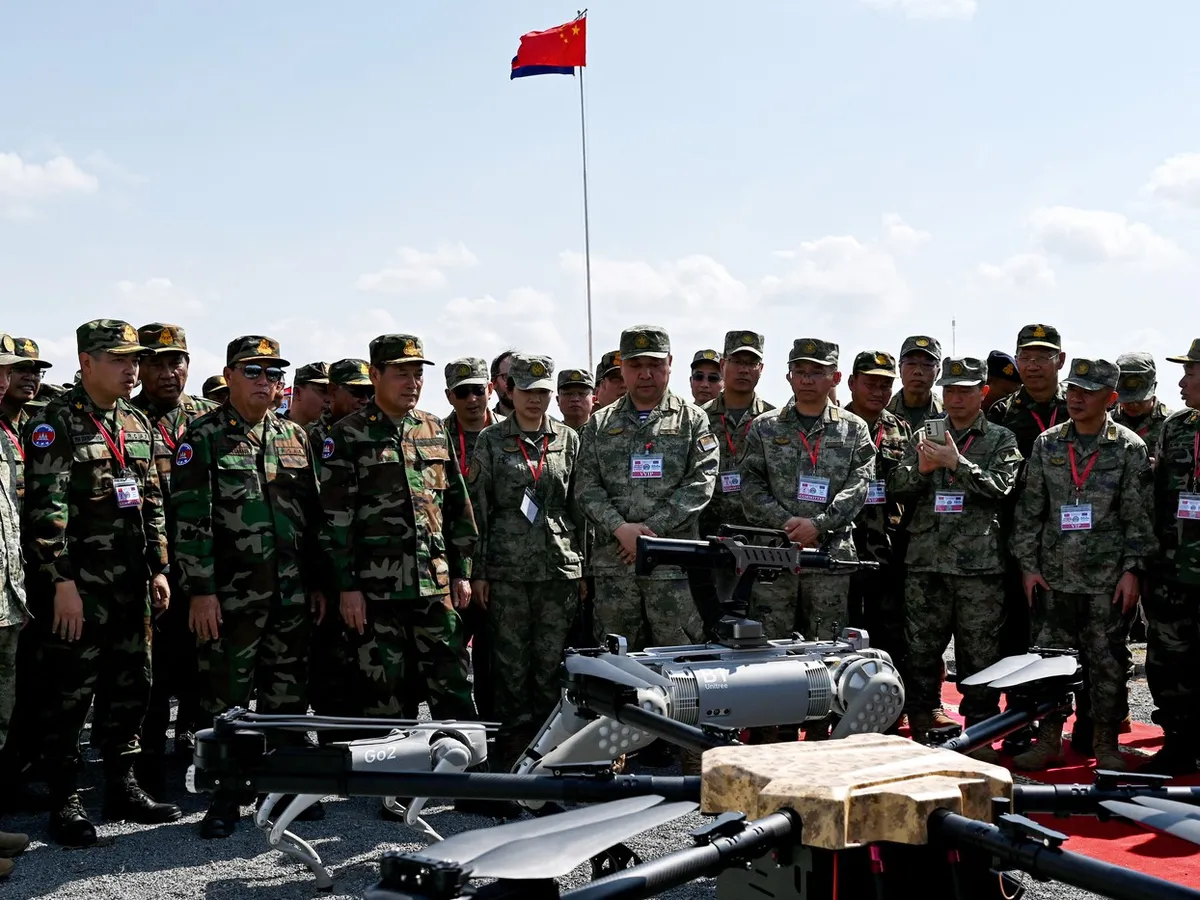 China a testat câini-roboți mortali, dotați cu mitralieră. Par copiați după cei americani - Foto: Profimedia Images