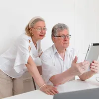 Ajutor la pensie pentru facturi. În care cazuri trebuie să depui o nouă cerere ca să nu pierzi banii - Foto: Freepik (Imagine cu rol ilustrativ)