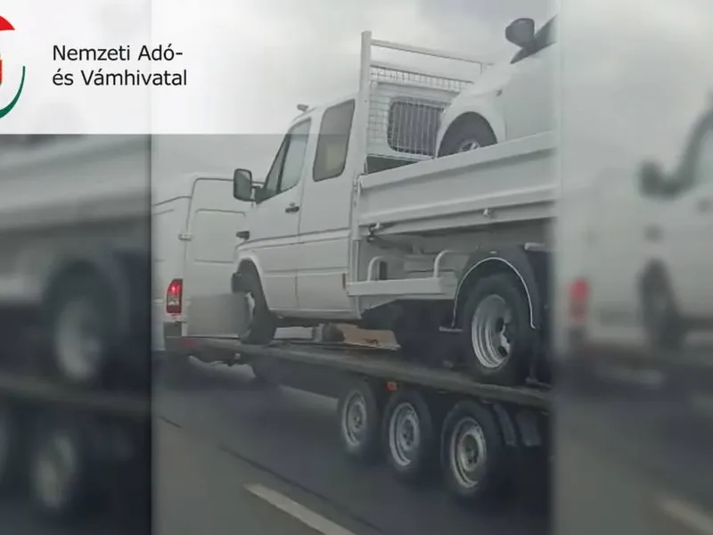 Samsar român, prins pe autostradă în Ungaria cu un ansamblu cu vehicule suprapuse. Ce a pățit? - Foto: captură video