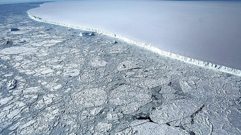 Un iceberg de mărimea statului Delaware s-a spart în reciful Larson C în Antarctica, în 2017, din cauza creșterii temperaturii