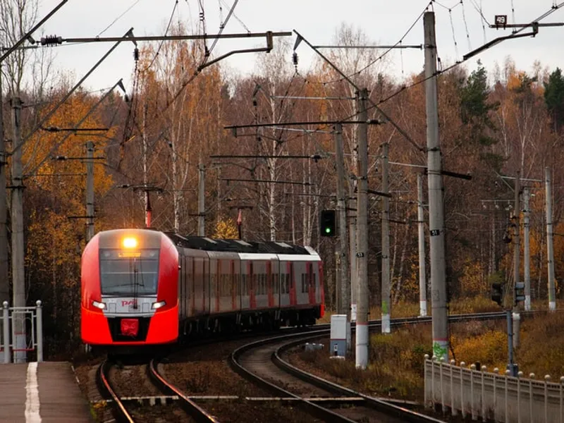 Un tren plin cu călători, deraiat în zona Câmpia Turzii, după ce o piesă a unui vagon s-a rupt/FOTO: Unsplash