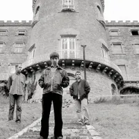 Trupa Oasis a sedus pentru prima oară publicul şi criticii muzicali britanici în 1994 cu primul său LP, "Definitely Maybe". / Foto: mojo4music.com