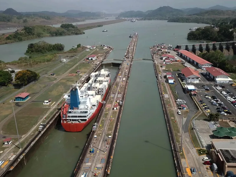 Transporturile internaționale, afectate de caniculă și secetă. Traficul prin Canalul Panama, limitat - Foto: Profimedia Images