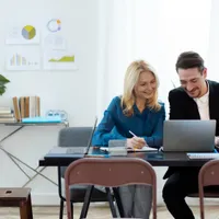 Câte sute de lei în plus la salariu dacă muncești în weekend și după program? Câte zile libere ai? - Foto: Freepik