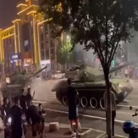 tancuri rulând pe străzile din Rizhao, în provincia Shandong/foto: social media