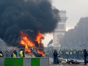 Proteste violente la Paris. Foto Getty Images