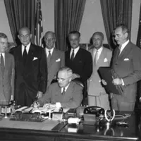 NATO, 75 ani. Un sindicalist englez și un fermier din Missouri, fondatorii celei mai mari alianțe militare - Foto: Truman Museum