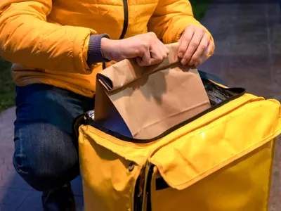 Livrator de mâncare - Foto: Freepik (rol ilustrativ)