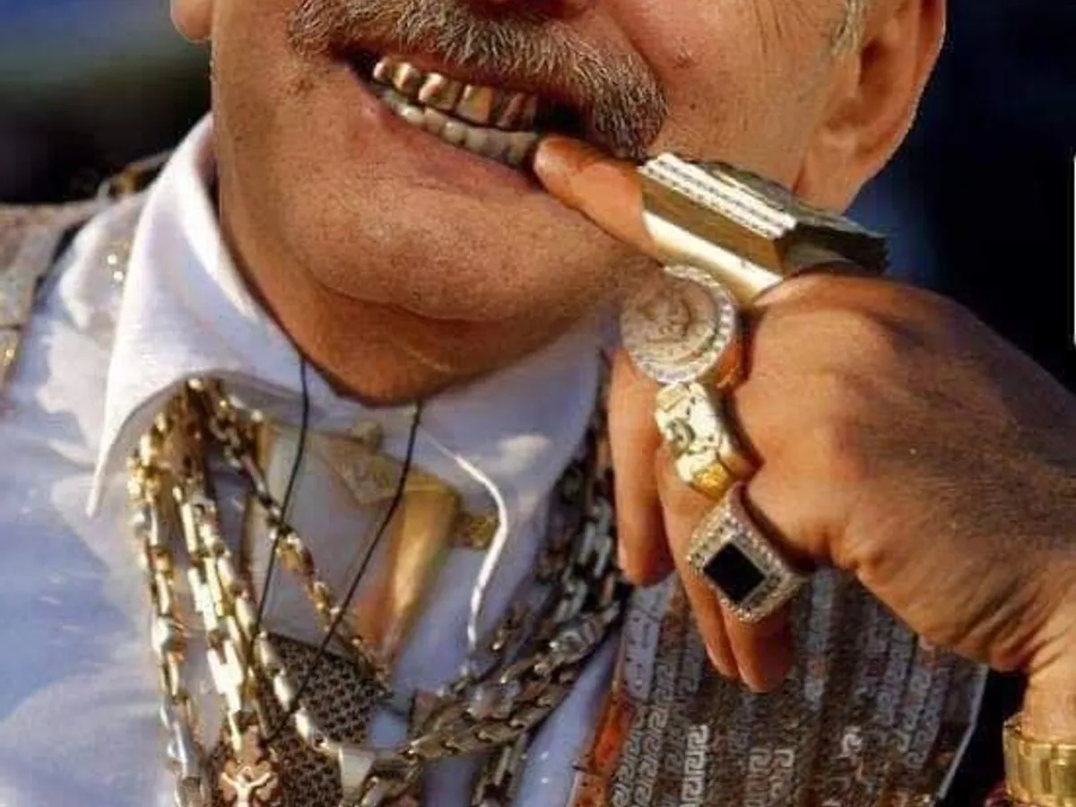 Dragnea cu dinții de aur. Parodie via Facebook Titel Petrescu