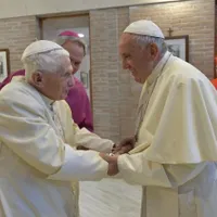 papa Francisc l-a vizitat pe Benedict al XVI-lea/ FOTO: Vatican Media