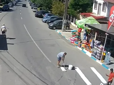 Un afacerist a găsit o metodă inedită de a-și spori vânzările - Foto: Captura YouTube/ focuspress