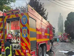 RO-Alert de incendiu puternic, în Hunedoara! Pompierii intervin în forță. Ce a luat foc? - Foto: replicahd.ro