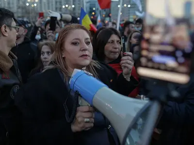 Diana Șoșoacă, George Simion și Claudiu Târziu vor fi amendați cu câte 15.000 de lei fiecare, după protestul care a avut loc luni în București. / Foto: Inquam Photos / Octav Ganea