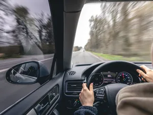 Permisul de conducere va fi suspendat, dacă nu-ţi plăteşti amenda în cel mult 90 de zile - Foto: Freepik/pvproductions