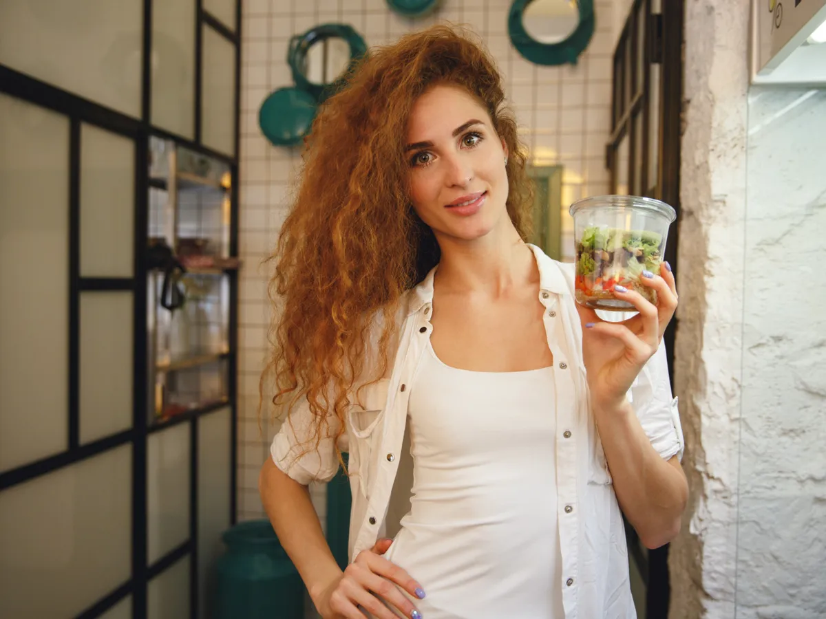 Femeie bea - Foto: Freepik