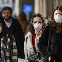 Măștle de protecție sunt o măsură suplimentară pentru a ne feri de coronavirus. FOTO: Inquam Photos / Alberto Groşescu