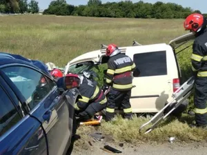 O mașina a anunțat o tragedie în Bihor. Un om a murit, o femeie grav rănită. Cum? - Foto: ISU