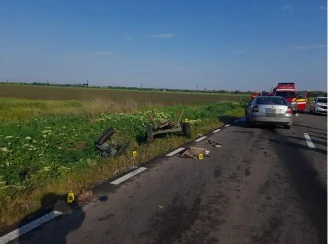 O căruță a fost lovită de un autoturis între localitățile Movilița și Roșiori / Foto: Info Trafic 24, Facebook