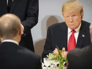 Donald Trump, între un joc de cărți și ruleta rusească în summitul cu Vladimir Putin. Asul din mâneca președintelui SUA