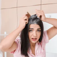 Fructul din casă, remediul natural pentru firele albe. Te scapă după câteva spălări de părul alb  - Foto: Istock / imagine cu rol ilustrativ