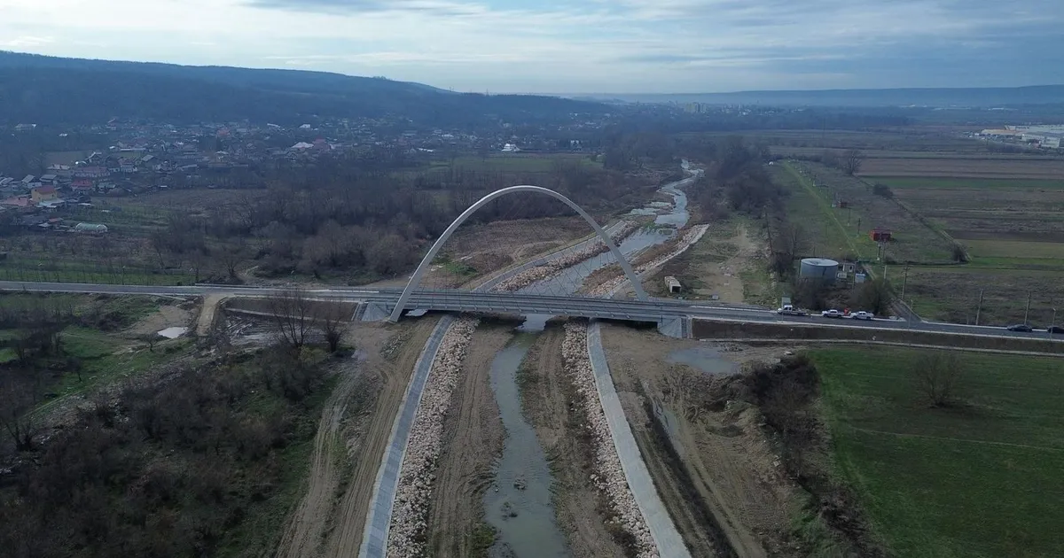 FOTO Cum arată podul cu cel mai mare arc parabolic din România? A fost ...