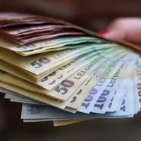 Bugetarii primesc vouchere de vacanță de 1.450 de lei cel puțin până în 2026. În 2021 au fost tăiate - FOTO: Inquam Photos / Octav Ganea