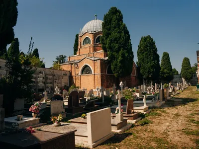 Un fost gropar este acuzat că a scos cadavre din morminte pentru a revinde locurile de veci Foto: Freepik (fotografie cu caracter ilustrativ)