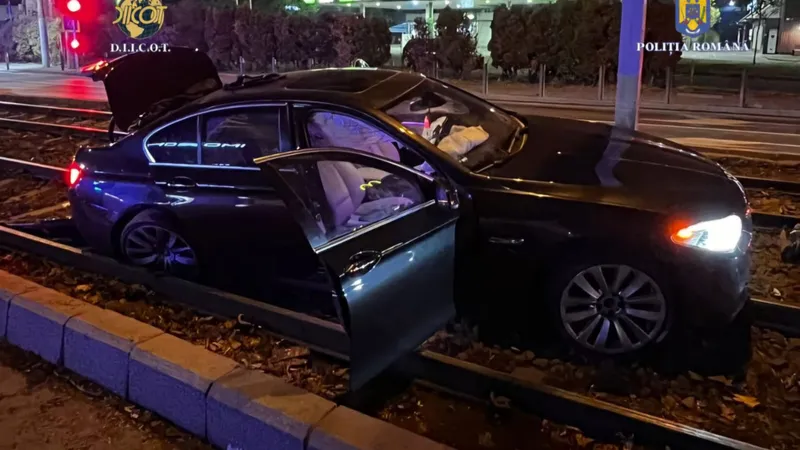 Dealeri de droguri, prinși în București. Șoferul nu avea permis și a intrat cu mașina într-un stâlp - Foto: Poliția - DIICOT
